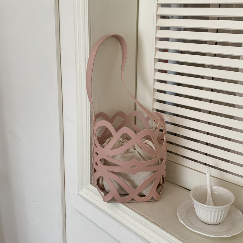 여름 신상 속이 비치는 PU 소재의 바구니형 숄더백 디 - Women Bags Designer Sale 리뷰 및 가격